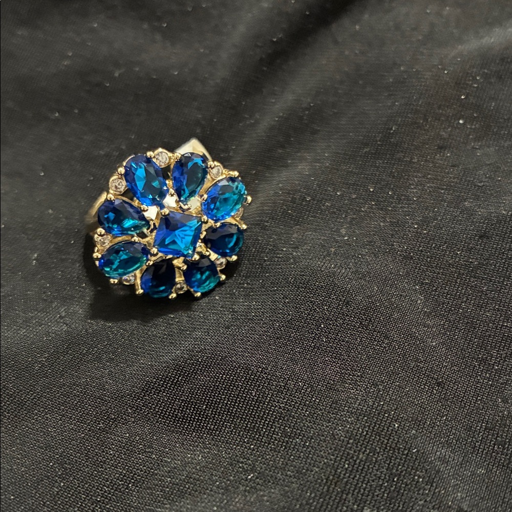 Dazzling Blue and Gold Floral Ring